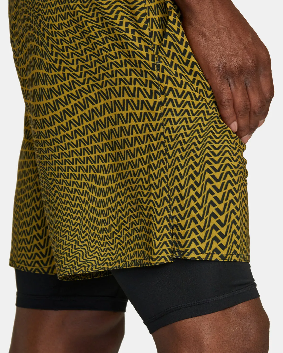 Yogger Train 2-In-1 17" Workout Shorts - Motif Golden