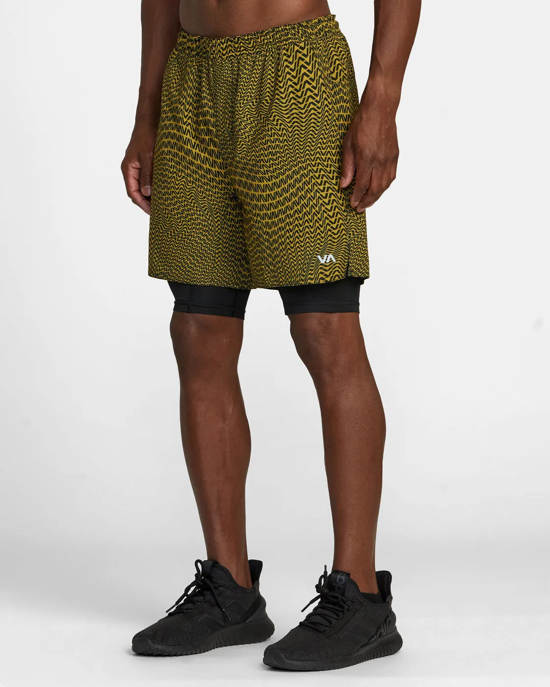 Yogger Train 2-In-1 17" Workout Shorts - Motif Golden