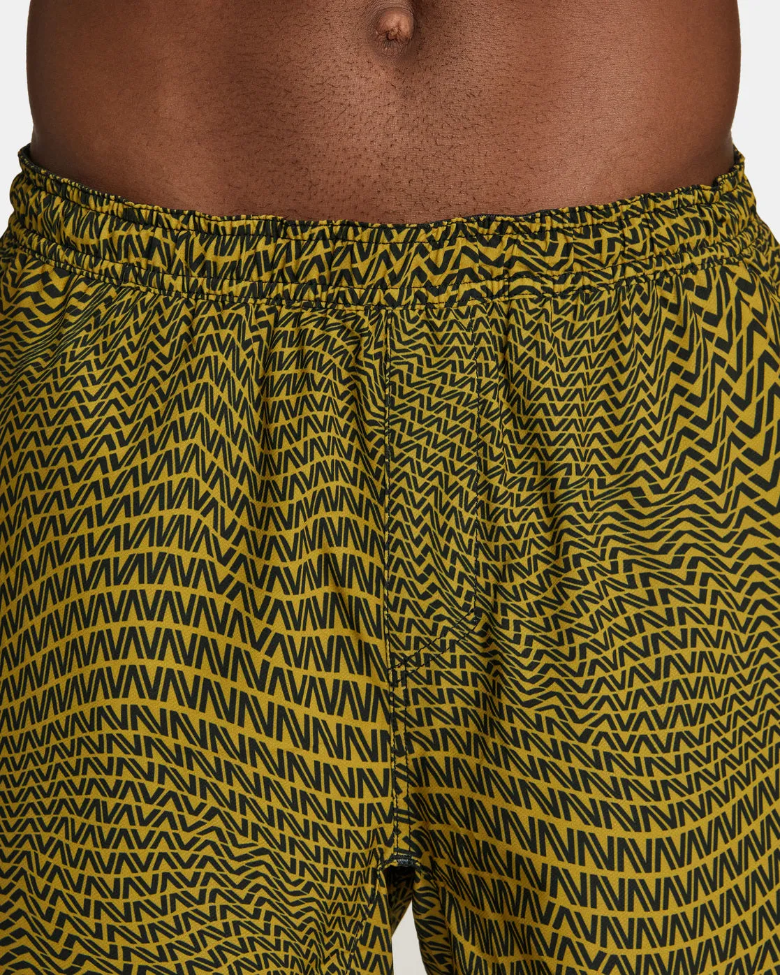 Yogger Train 2-In-1 17" Workout Shorts - Motif Golden