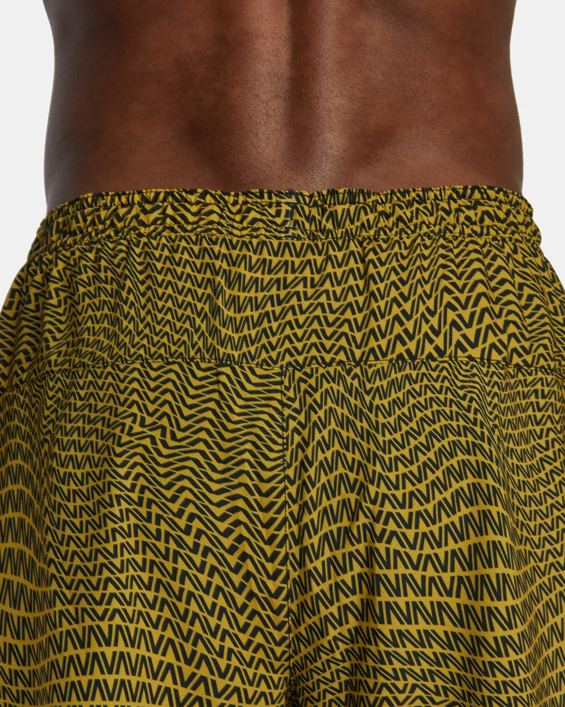 Yogger Train 2-In-1 17" Workout Shorts - Motif Golden