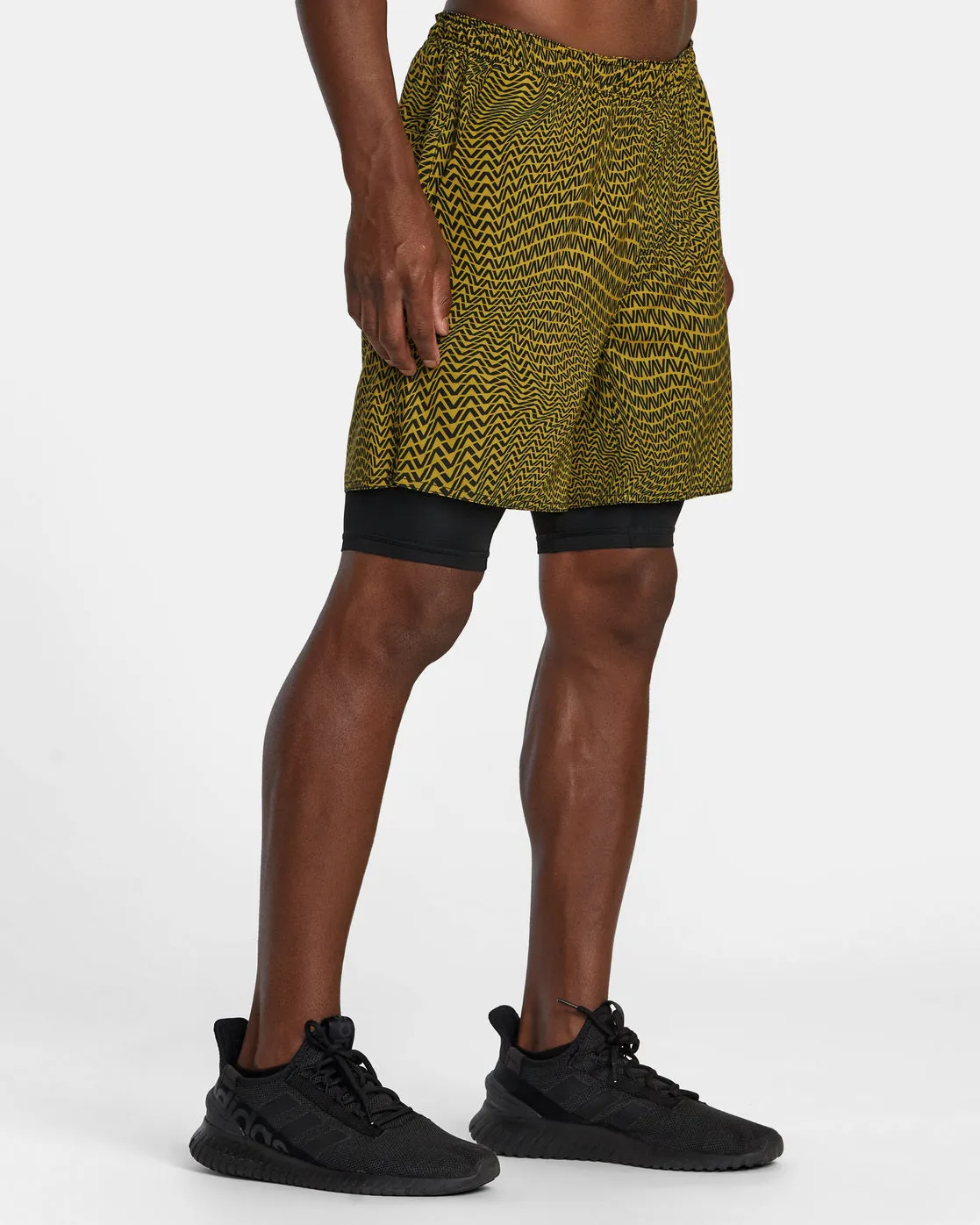 Yogger Train 2-In-1 17" Workout Shorts - Motif Golden
