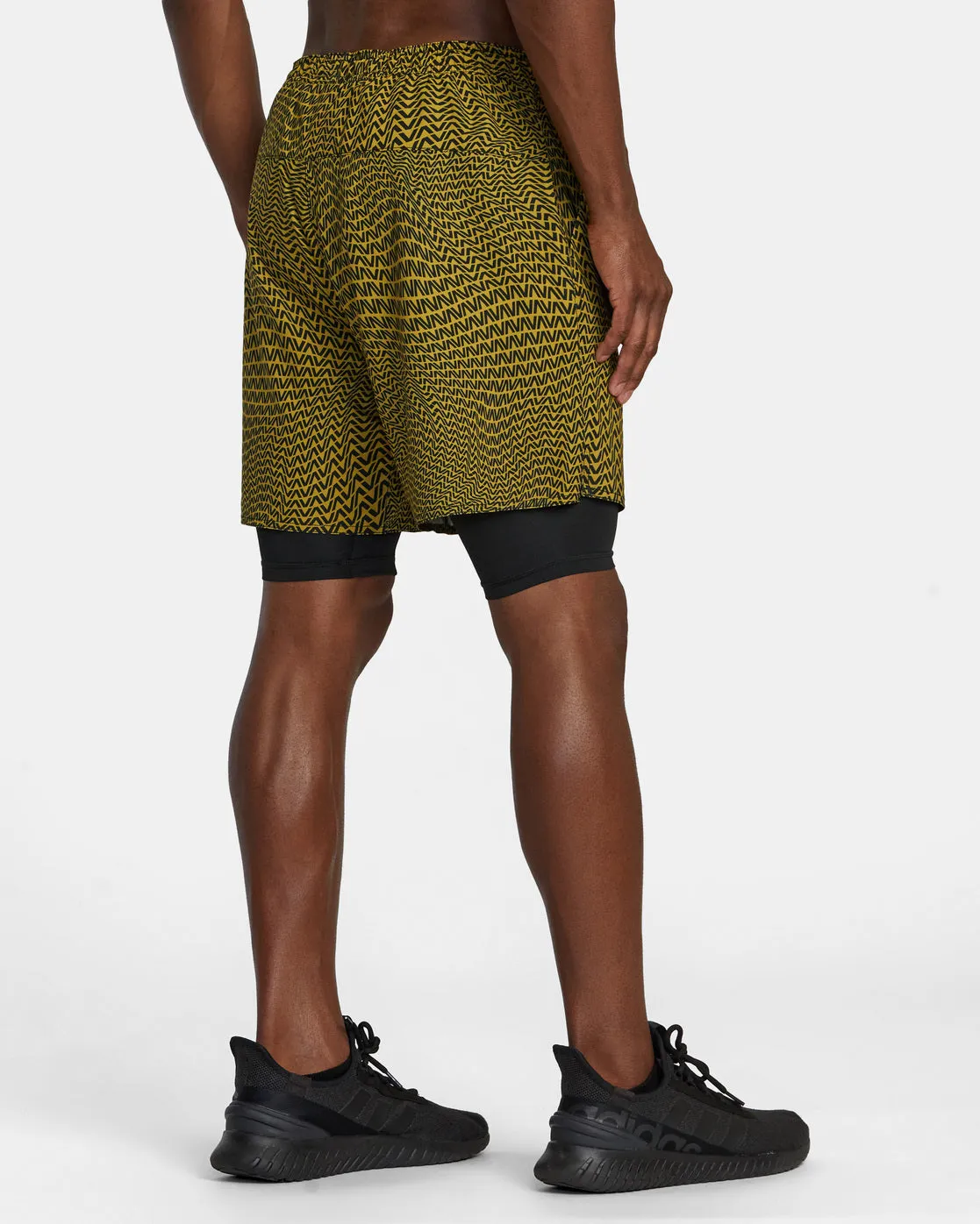 Yogger Train 2-In-1 17" Workout Shorts - Motif Golden